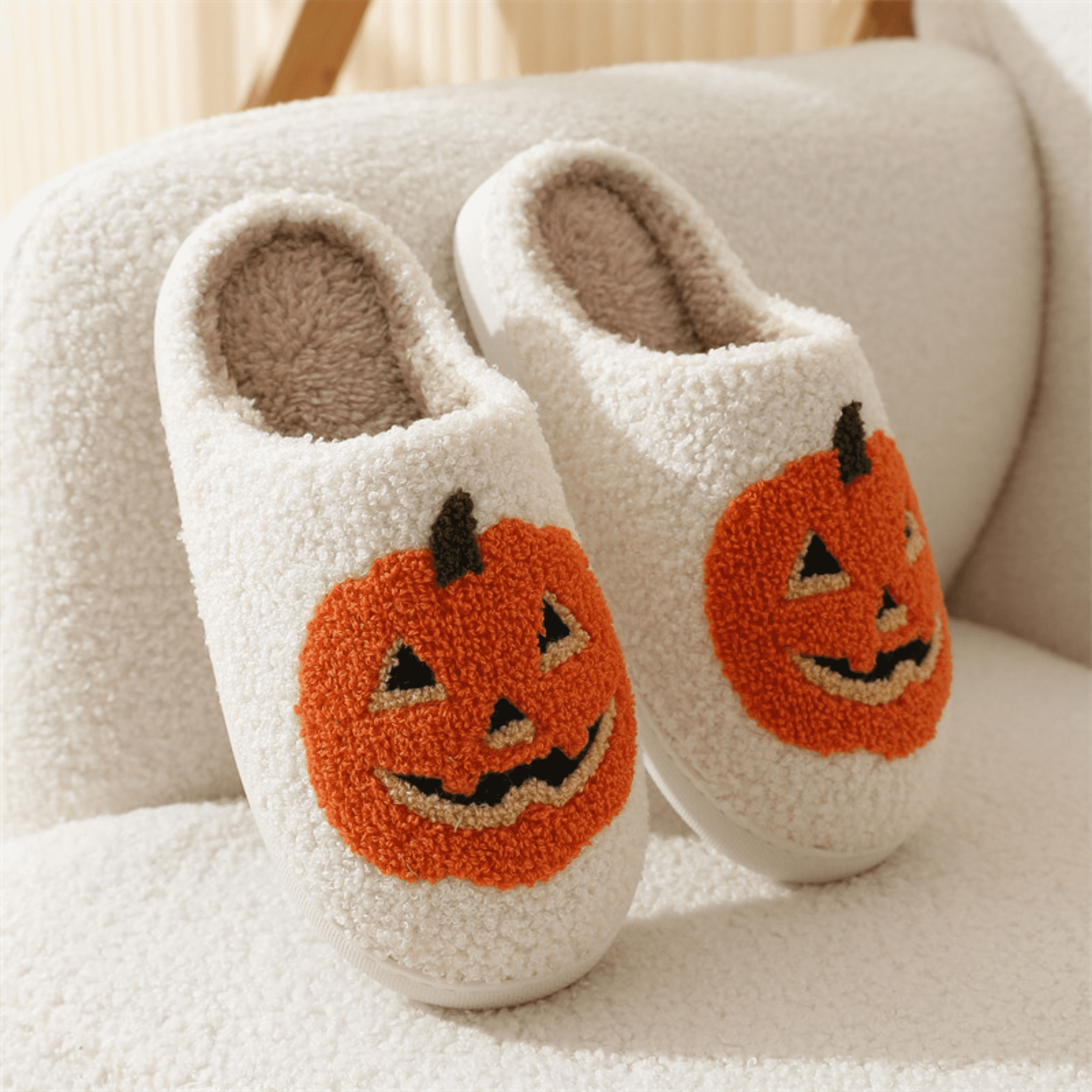 Cute Halloween Slippers for Women Perfect Soft Plush Comfy Warm Slip-On Halloween Pumpkin Bat Slippers Fo Women Indoor Fluffy House Slippers for Women and Men Non-Slip Fuzzy Flat Slides